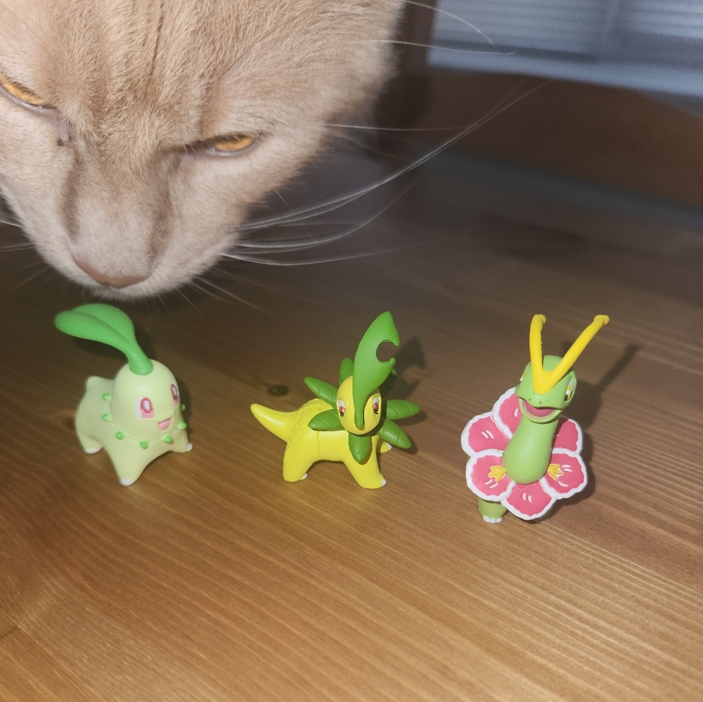Pokemon Chikorita Evolution Figurines